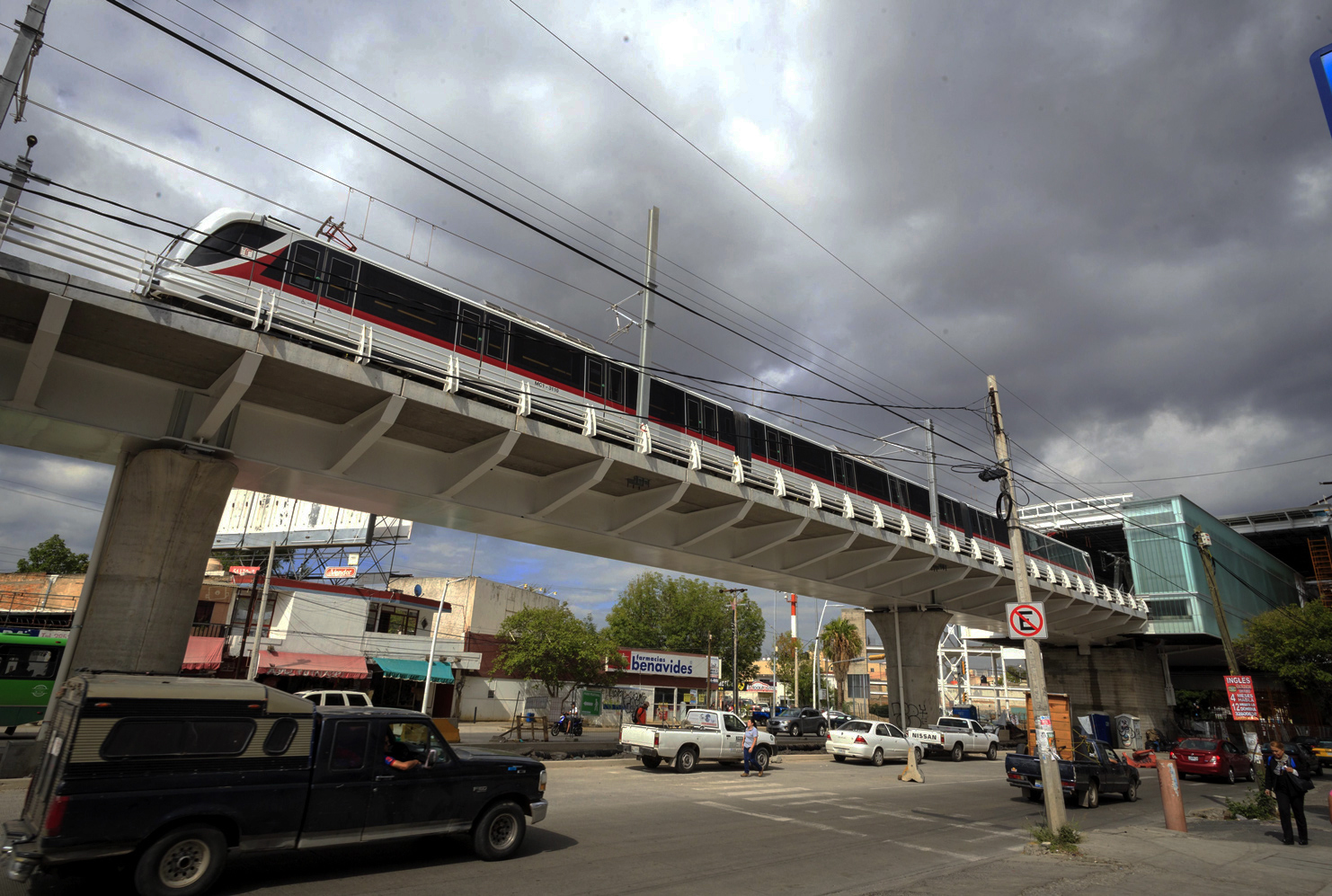 Super estructura y subestructura para el tramo 3 del tren de la obra linea 3 del tren ligero en Zapopan, Guadalajara y Tlaquepaque