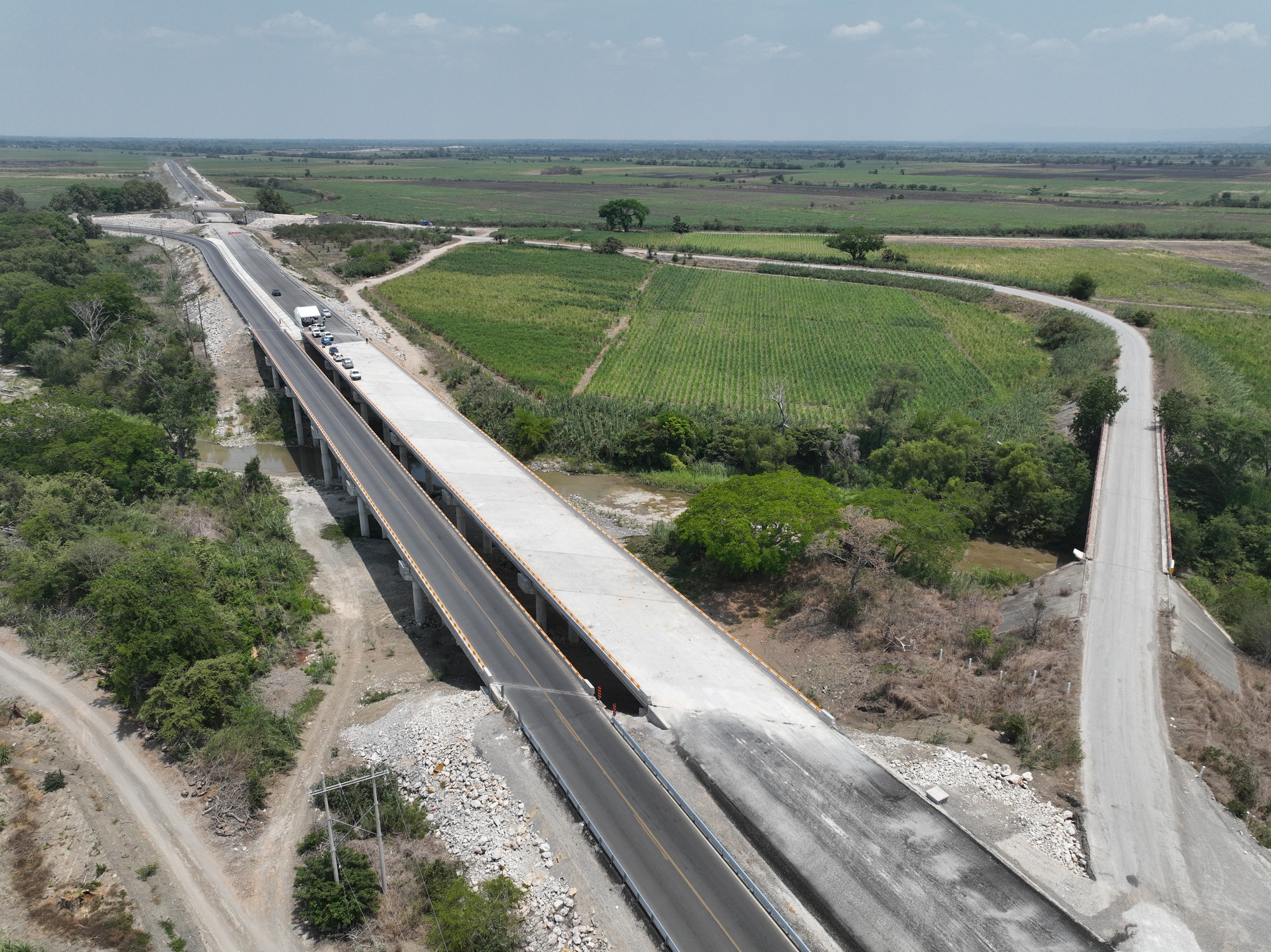Obra civil puentes comandante y poza de rayo . Obra de drenaje Mante-Ocampo Tamaulipas México.