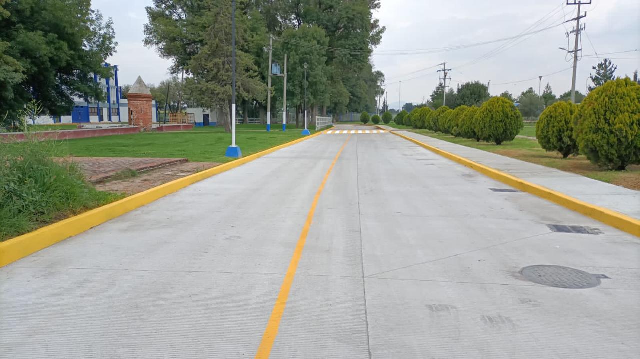 Mantenimiento al periférico de la unidad central de la Universidad Chapingo México.
