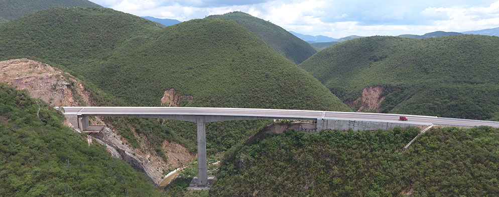 AUTOPISTA MITLA-TEHUANTEPEC. PUENTE ACATLANSITO