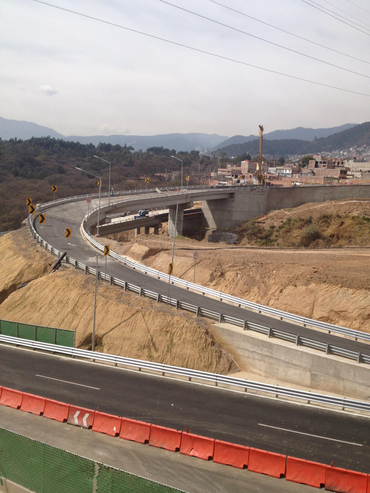 Obra de Super estructura, acero, concreto y cimbra de Distribuidor Denominada “Super Via Poniente” En el Estado de México.